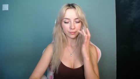 Snapshot of luciacam20 chatting on June 2026 12:36:02 PM Lucy online show from June 2026 12:36:02 PM