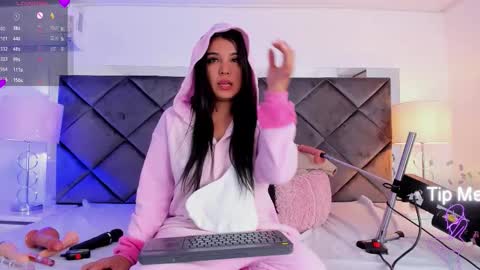 Snapshot of luciacollinss_ chatting on November 2025 01:22:01 PM Lucia online show from November 2025 01:22:01 PM