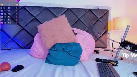 Snapshot of luciacollinss_ chatting on November 2025 01:34:01 PM Lucia online show from November 2025 01:34:01 PM