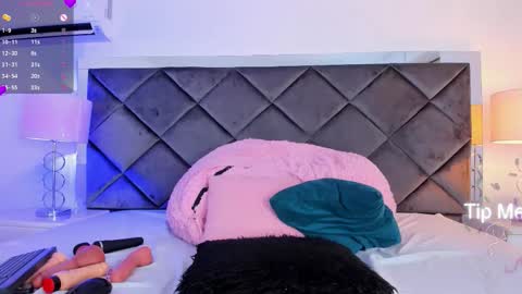 Snapshot of luciacollinss_ chatting on November 2025 01:35:02 PM Lucia online show from November 2025 01:35:02 PM