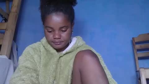 Snapshot of luciana012 chatting on October 2025 06:00:02 AM luciana012 online show from October 2025 06:00:02 AM