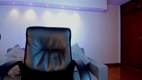 Snapshot of luciana_jons chatting on December 2025 08:14:01 PM luciana jons online show from December 2025 08:14:01 PM