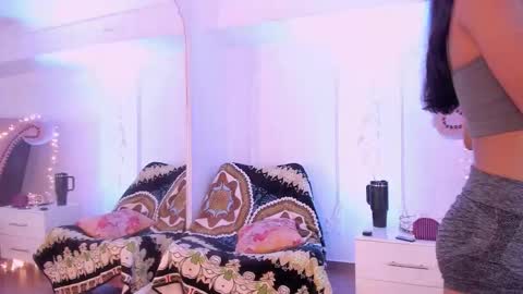 Snapshot of luciana_roa chatting on December 2025 08:40:01 PM Luciana online show from December 2025 08:40:01 PM