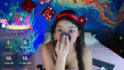 Lucie - online show from October 2025 07:09:02 PM