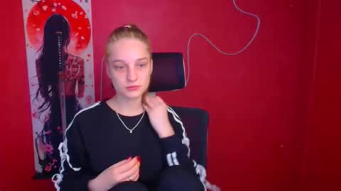 Lucie online show from November 2025 06:13:01 PM