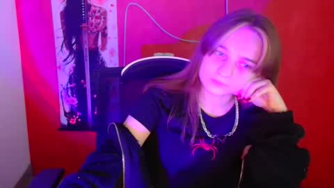 Lucie online show from November 2025 06:52:02 PM