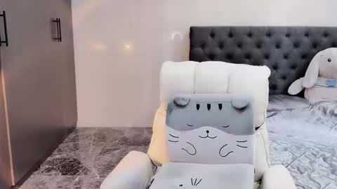 lucii04 online show from September 2025 12:36:01 AM