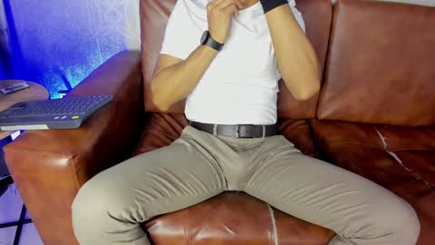 Snapshot of lucii_fer_ chatting on January 2025 11:04:02 AM Leo online show from January 2025 11:04:02 AM