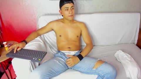 Snapshot of lucii_fer_ chatting on January 2025 05:15:01 PM Leo online show from January 2025 05:15:01 PM