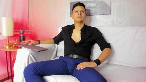 Snapshot of lucii_fer_ chatting on February 2025 11:27:02 AM Leo online show from February 2025 11:27:02 AM