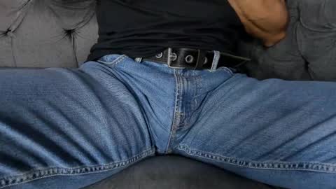 Snapshot of lucii_fer_ chatting on February 2025 05:32:02 PM Leo online show from February 2025 05:32:02 PM