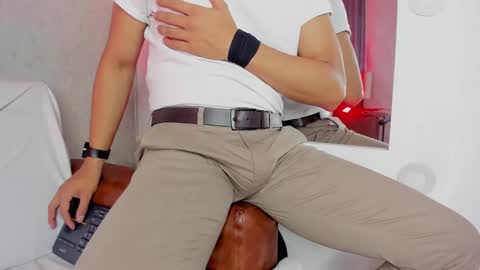 Snapshot of lucii_fer_ chatting on February 2025 02:24:02 PM Leo online show from February 2025 02:24:02 PM