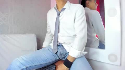 Snapshot of lucii_fer_ chatting on March 2025 02:15:02 PM Leo online show from March 2025 02:15:02 PM