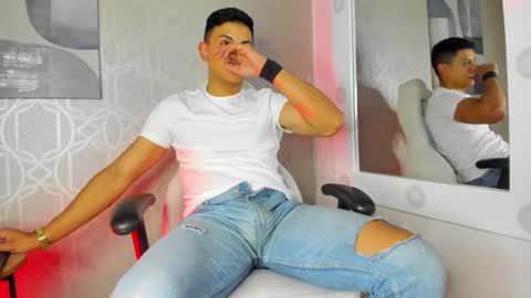 Snapshot of lucii_fer_ chatting on September 2025 11:43:01 AM Leo online show from September 2025 11:43:01 AM