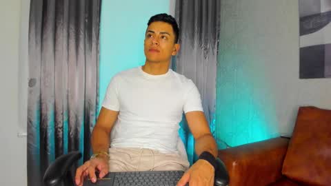 Snapshot of lucii_fer_ chatting on September 2025 11:33:02 AM Leo online show from September 2025 11:33:02 AM