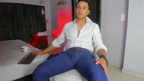 Snapshot of lucii_fer_ chatting on November 2025 11:43:02 AM Leo online show from November 2025 11:43:02 AM