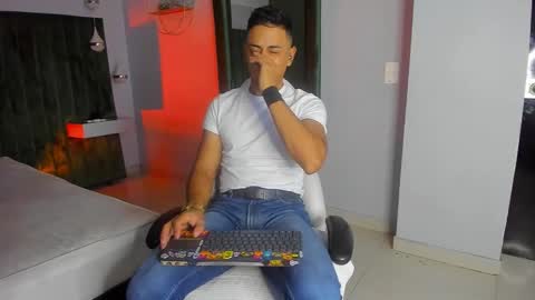 Snapshot of lucii_fer_ chatting on November 2025 11:43:01 AM Leo online show from November 2025 11:43:01 AM