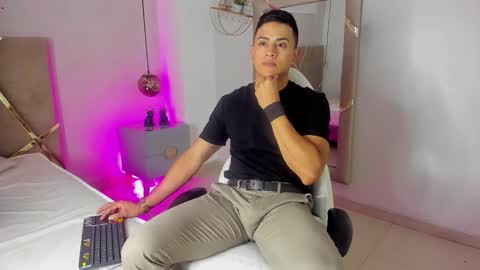 Snapshot of lucii_fer_ chatting on November 2025 11:43:02 AM Leo online show from November 2025 11:43:02 AM