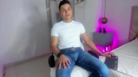 Snapshot of lucii_fer_ chatting on November 2025 11:32:02 AM Leo online show from November 2025 11:32:02 AM