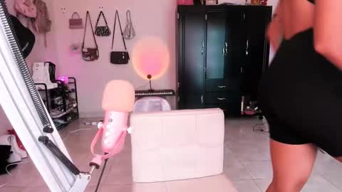 luciana gr online show from November 2025 04:10:02 PM