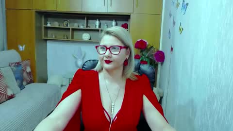 Snapshot of lucillefenlys chatting on November 2025 05:03:01 PM Lucille Fenly online show from November 2025 05:03:01 PM