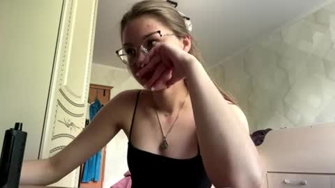 Snapshot of lucindascercy chatting on June 2026 06:15:02 AM Maya online show from June 2026 06:15:02 AM