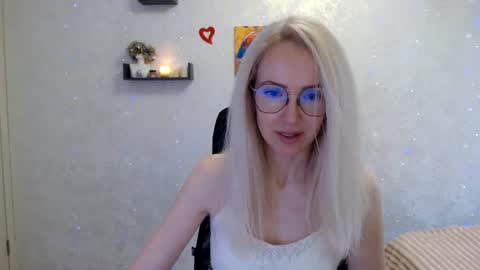 Snapshot of luckcristal chatting on June 2026 04:50:02 PM Arina online show from June 2026 04:50:02 PM