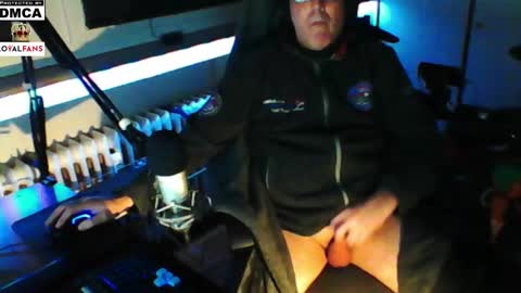        call me  Stefan online show from December 2024 08:03:02 PM