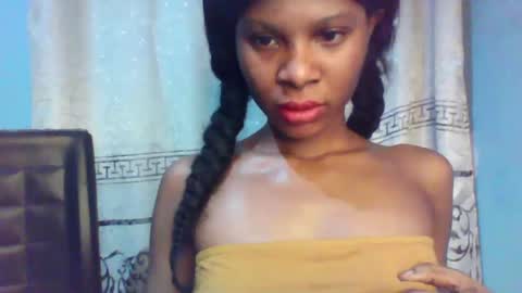 Snapshot of luckymadequeen chatting on January 2025 06:00:01 AM Gloria online show from January 2025 06:00:01 AM