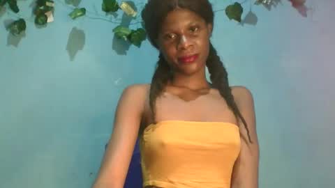 Snapshot of luckymadequeen chatting on November 2025 11:58:01 PM Gloria online show from November 2025 11:58:01 PM