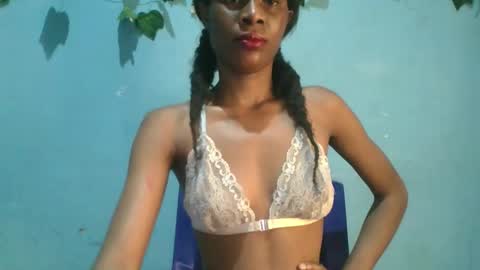 Snapshot of luckymadequeen chatting on November 2025 04:56:01 AM Gloria online show from November 2025 04:56:01 AM