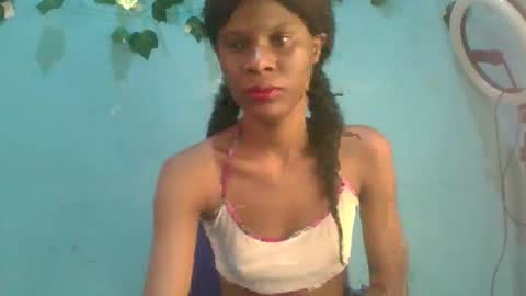 Snapshot of luckymadequeen chatting on November 2025 06:57:02 AM Gloria online show from November 2025 06:57:02 AM