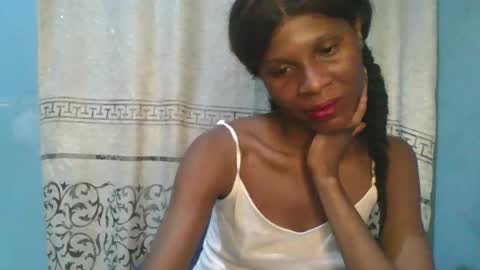 Snapshot of luckymadequeen chatting on November 2025 11:51:01 PM Gloria online show from November 2025 11:51:01 PM