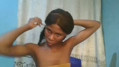 Snapshot of luckymadequeen chatting on November 2025 07:06:01 PM Gloria online show from November 2025 07:06:01 PM