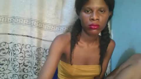 Snapshot of luckymadequeen chatting on November 2025 07:18:01 PM Gloria online show from November 2025 07:18:01 PM