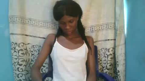 Snapshot of luckymadequeen chatting on December 2025 06:55:02 AM Gloria online show from December 2025 06:55:02 AM