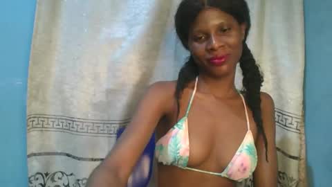 Snapshot of luckymadequeen chatting on December 2025 10:48:02 PM Gloria online show from December 2025 10:48:02 PM