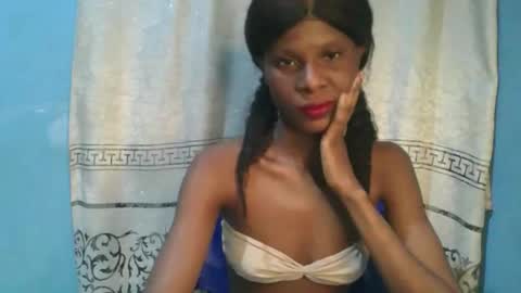 Snapshot of luckymadequeen chatting on December 2025 02:06:01 AM Gloria online show from December 2025 02:06:01 AM