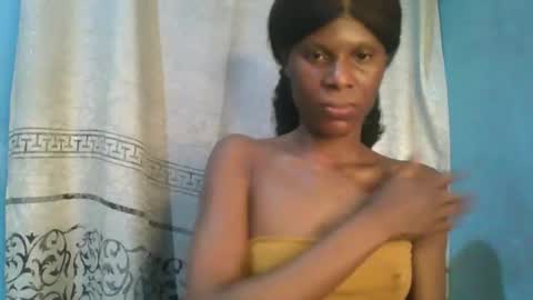 Snapshot of luckymadequeen chatting on December 2025 04:47:01 PM Gloria online show from December 2025 04:47:01 PM