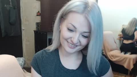 Snapshot of luckyshotgirl chatting on December 2025 02:35:01 PM LuckyShot online show from December 2025 02:35:01 PM