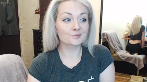 Snapshot of luckyshotgirl chatting on January 2026 05:07:02 PM LuckyShot online show from January 2026 05:07:02 PM