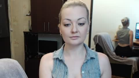 Snapshot of luckyshotgirl chatting on June 2026 11:37:01 AM LuckyShot online show from June 2026 11:37:01 AM