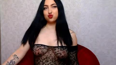 Snapshot of luckyymia chatting on May 2026 05:33:01 PM Mia online show from May 2026 05:33:01 PM