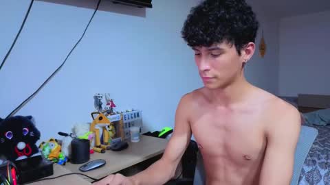 Snapshot of luclawthorne chatting on December 2025 10:49:02 PM Lu Independent Model online show from December 2025 10:49:02 PM