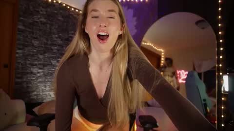 Lucy. online show from January 2026 05:23:02 AM