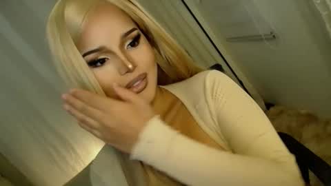 Snapshot of lucy_heartfiliaxxx chatting on October 2025 08:14:01 AM MONA online show from October 2025 08:14:01 AM