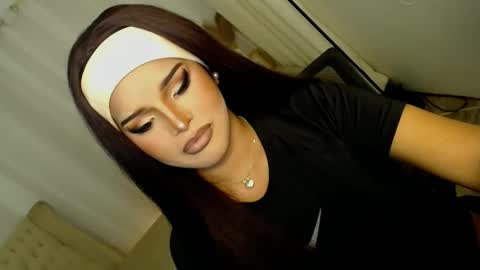 Snapshot of lucy_heartfiliaxxx chatting on November 2025 06:06:01 PM MONA online show from November 2025 06:06:01 PM