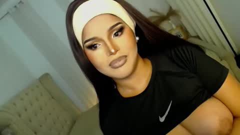 Snapshot of lucy_heartfiliaxxx chatting on November 2025 05:57:01 PM MONA online show from November 2025 05:57:01 PM