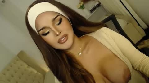 Snapshot of lucy_heartfiliaxxx chatting on December 2025 11:26:02 AM MONA online show from December 2025 11:26:02 AM
