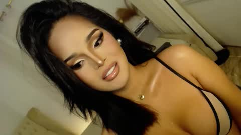 Snapshot of lucy_heartfiliaxxx chatting on December 2025 05:33:02 PM MONA online show from December 2025 05:33:02 PM